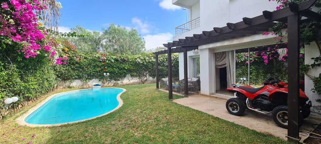 Superbe villa haut standing meublée à Dar Bouazza – à vendre avec piscine