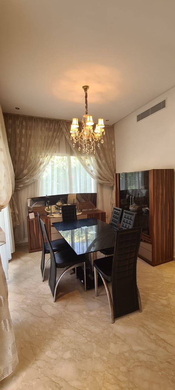 Superbe villa haut standing meublée à Dar Bouazza – à vendre avec piscine