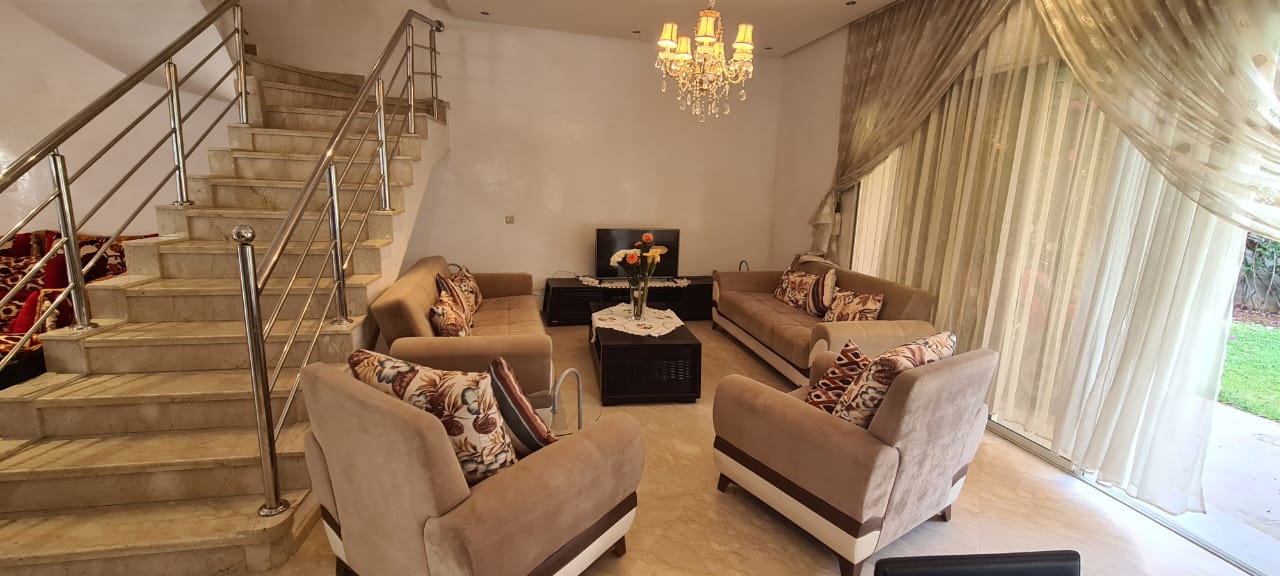 Superbe villa haut standing meublée à Dar Bouazza – à vendre avec piscine