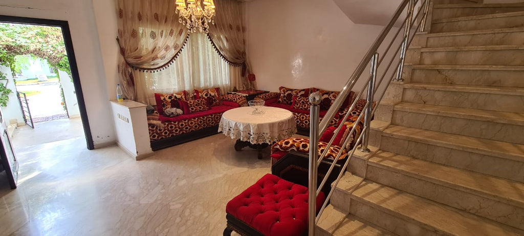 Superbe villa haut standing meublée à Dar Bouazza – à vendre avec piscine