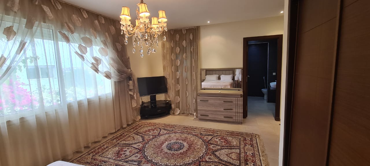 Superbe villa haut standing meublée à Dar Bouazza – à vendre avec piscine