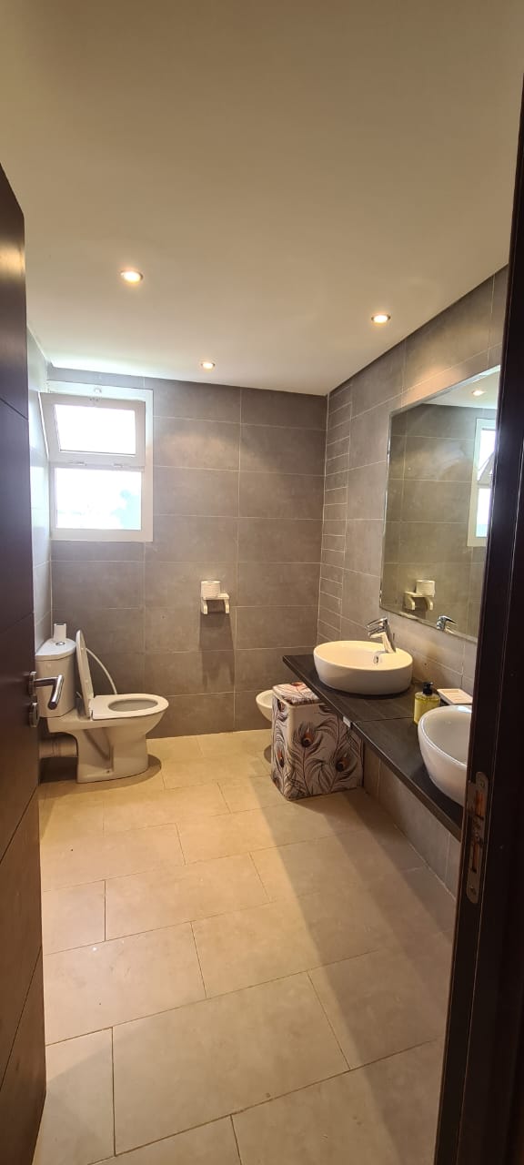 Superbe villa haut standing meublée à Dar Bouazza – à vendre avec piscine