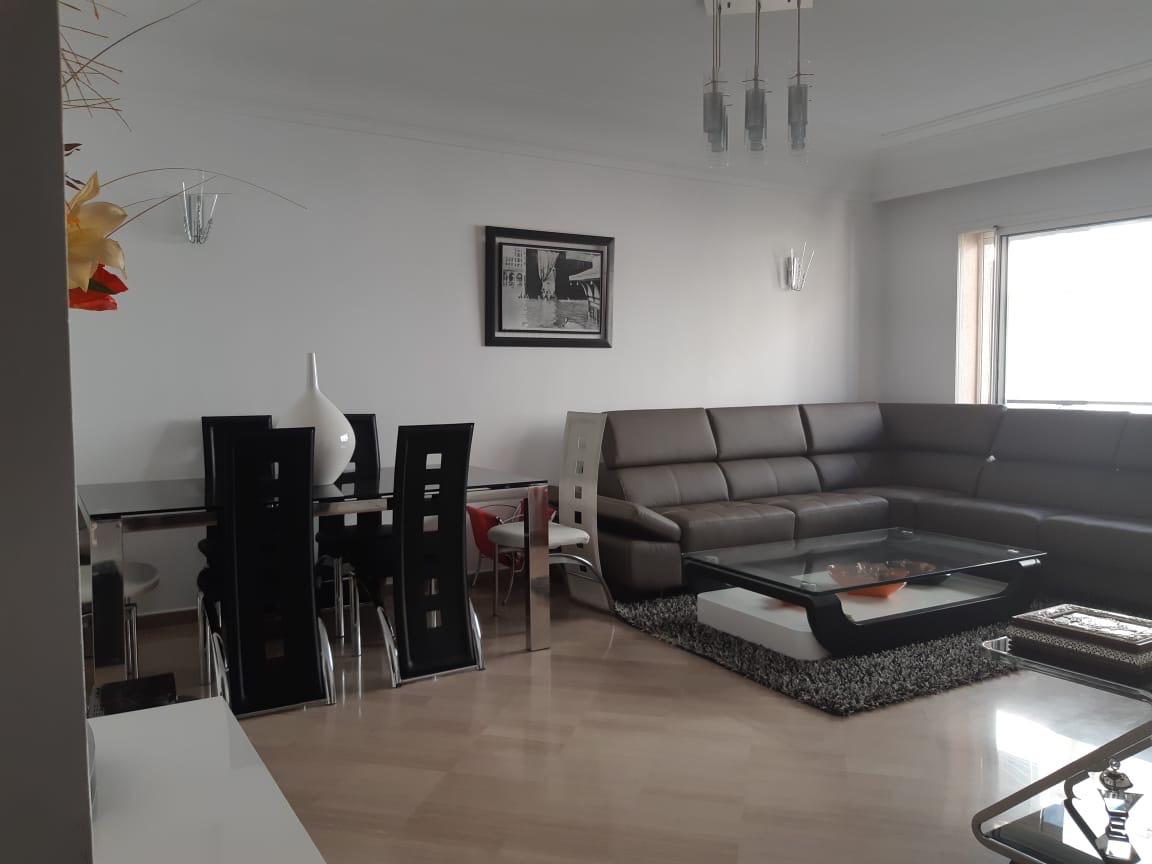 Superbe villa haut standing meublée à Dar Bouazza – à vendre avec piscine