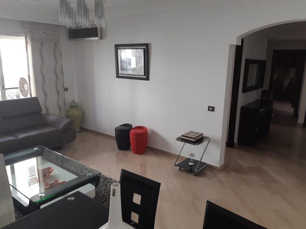 Superbe villa haut standing meublée à Dar Bouazza – à vendre avec piscine