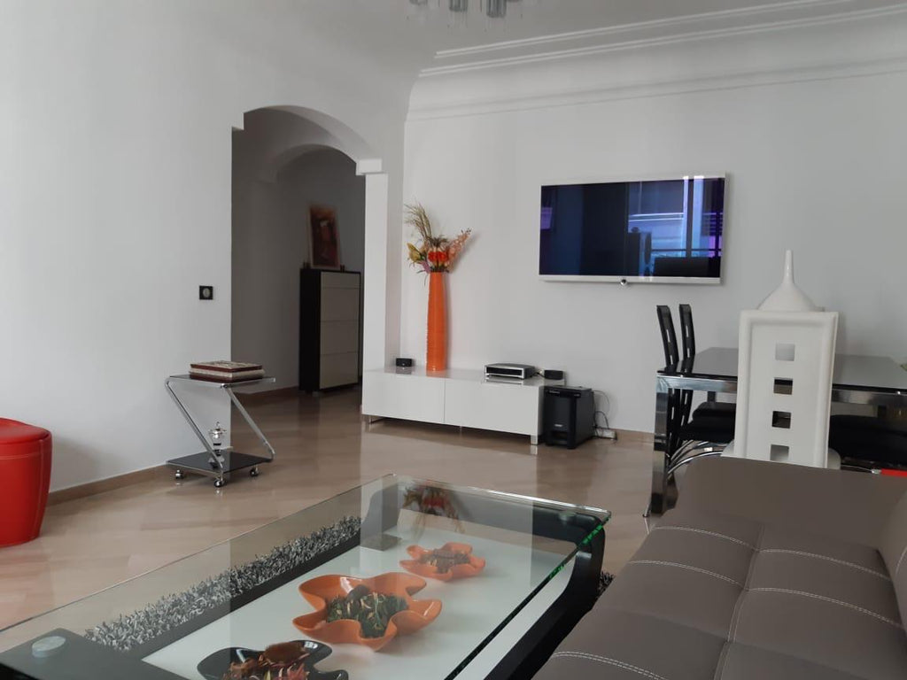 Superbe villa haut standing meublée à Dar Bouazza – à vendre avec piscine