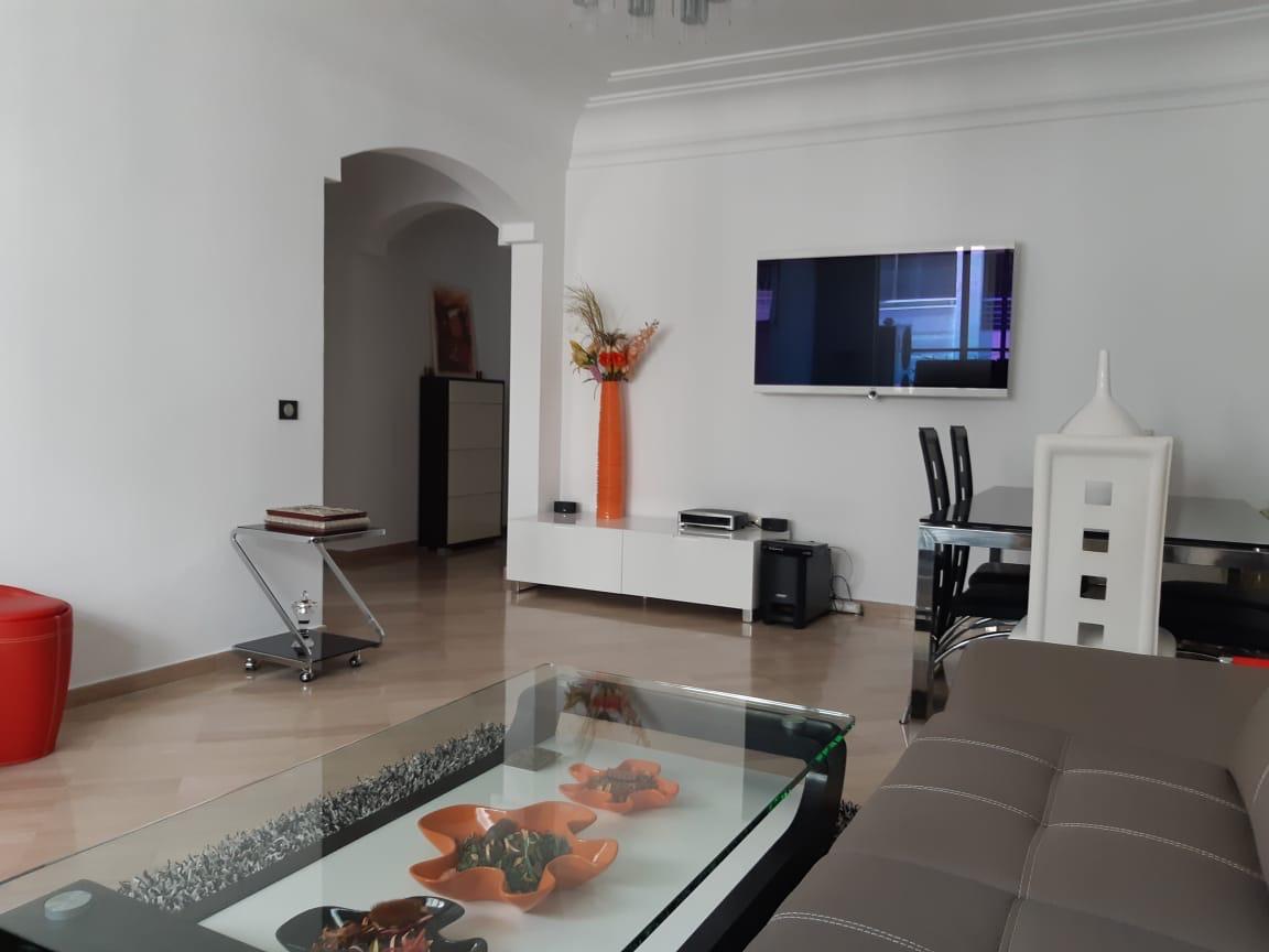 Superbe villa haut standing meublée à Dar Bouazza – à vendre avec piscine