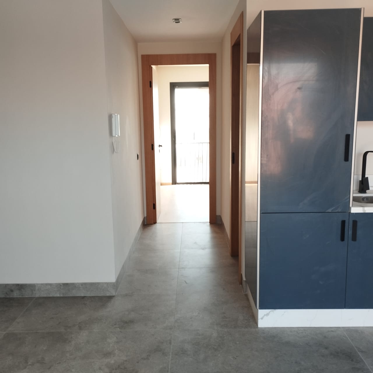 Studio non meublé haut standing à louer à Casablanca avec vue sur CFC. Emplacement prestigieux, lumineux et moderne. Loyer 6 500 DH/mois.